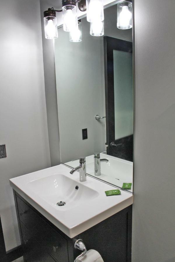 The Serenity Suite - Main Street Lodge In ברלין מראה חיצוני תמונה